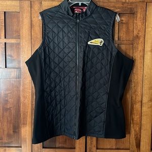 Quilted vest with stretch sides